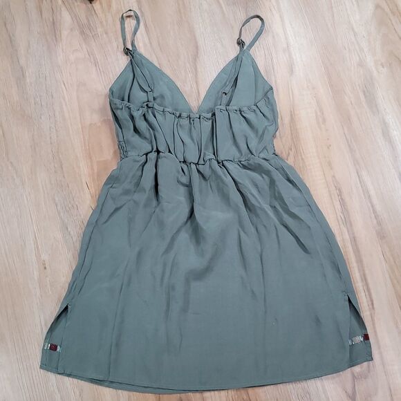 🔸️🔺️Lux Olive Green Silk Embroidered Sleeveless Blouse Medium - Picture 2 of 10